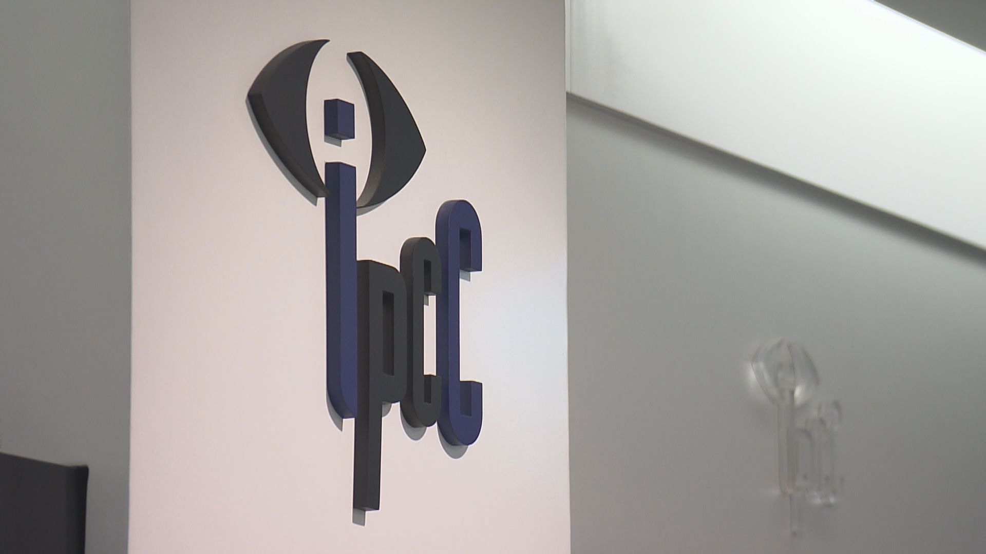 監警會稱的士司機已交回遺失的文件夾