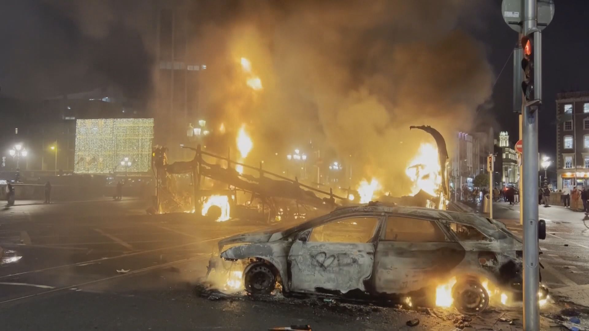 愛爾蘭都柏林持刀傷人案觸發騷亂