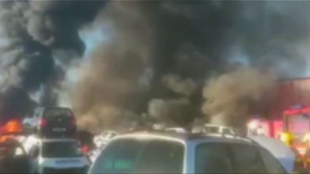 愛爾蘭都柏林機場附近汽車回收場起火