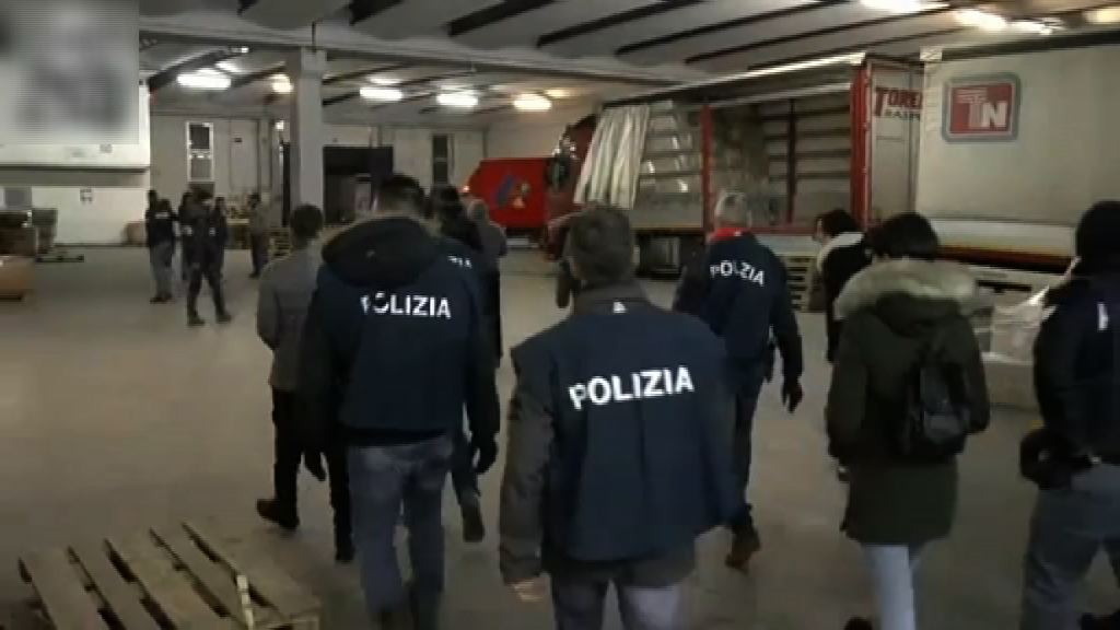 意警打擊華人黑幫拘33人