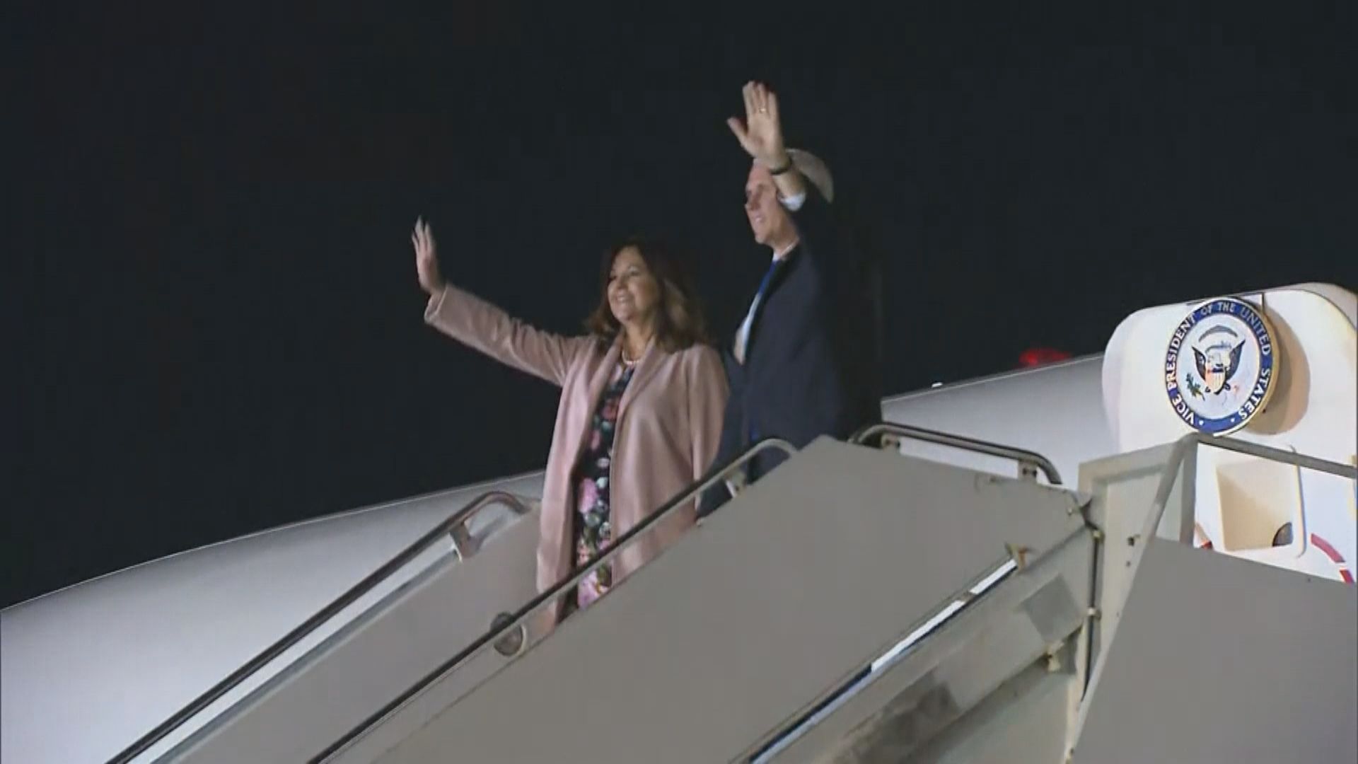 彭斯抵日本周二晤安倍晉三