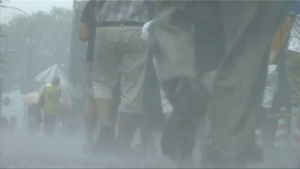 風暴登陸關東地區　羽田機場近四百航班取消