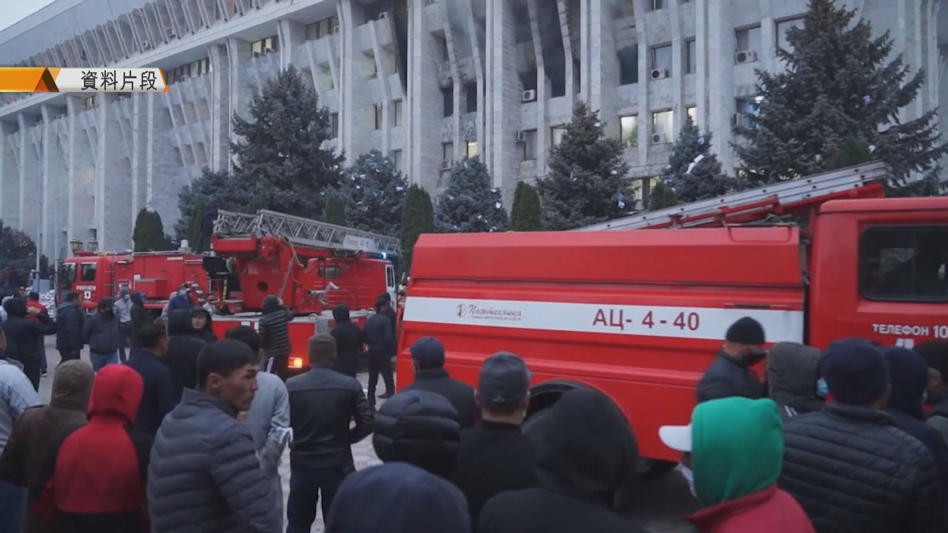 吉爾吉斯抗議國會選舉舞弊示威持續　總理和國會議長辭職