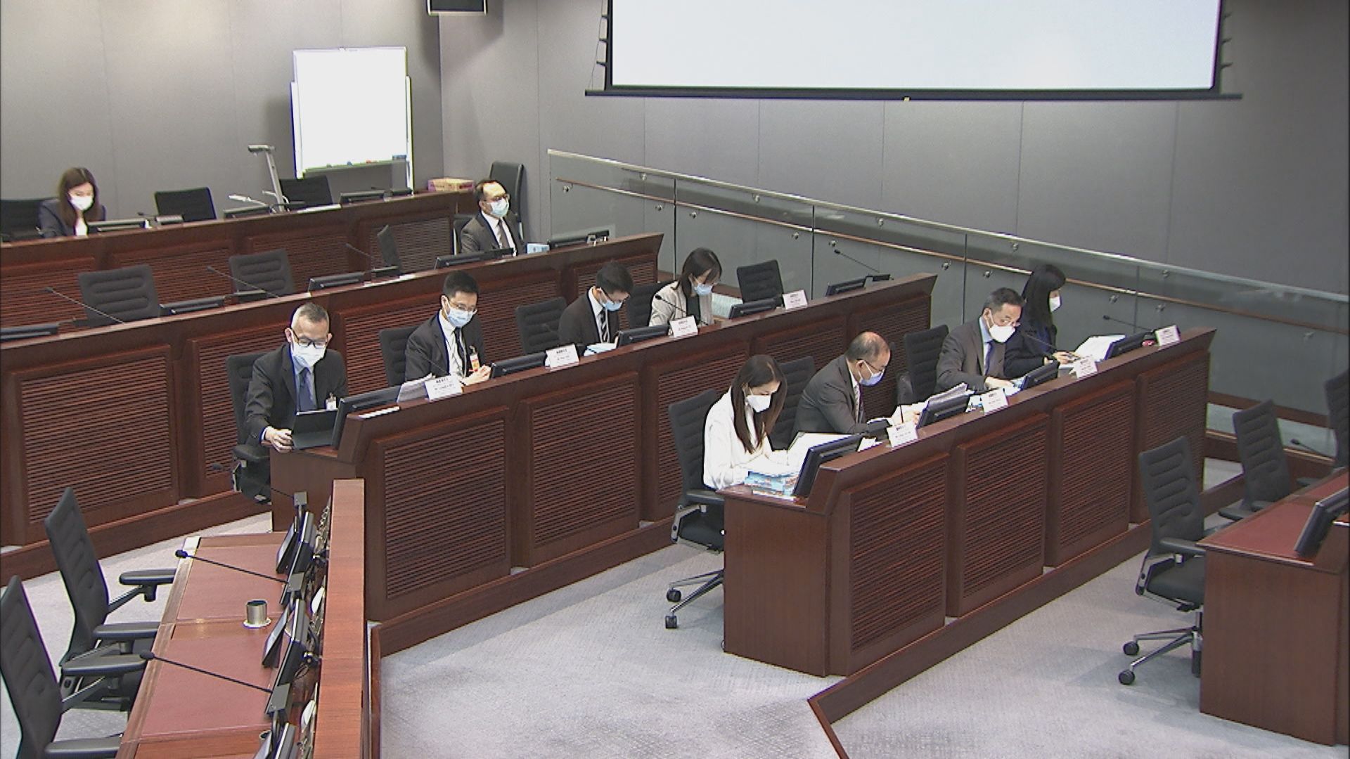 政府：會就資審會加入社會人士修訂條文