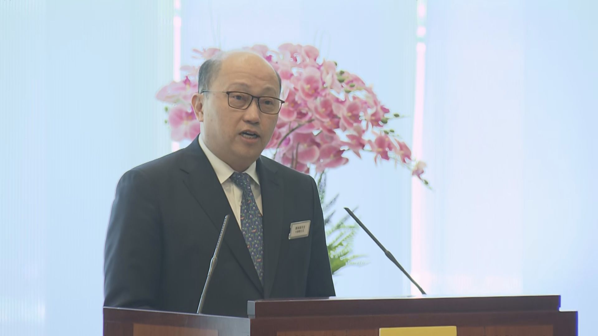 鄭雁雄到立法會午宴 寄語議員理性監督、化解矛盾