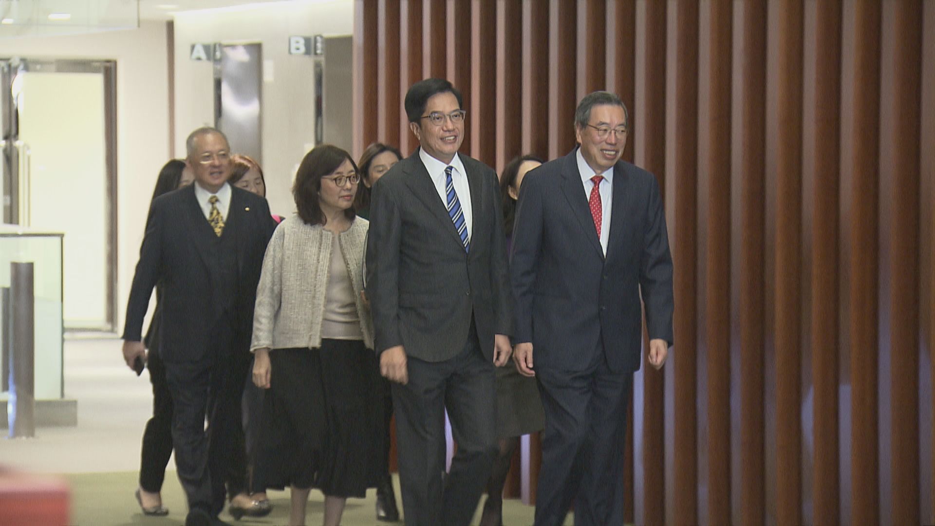 立法會舉行前廳交流會 討論簡樸房規管等 | Now 新聞