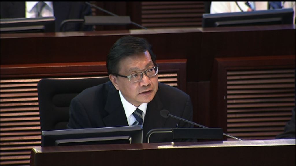 張炳良拒評梁振英涉助女行李送禁區