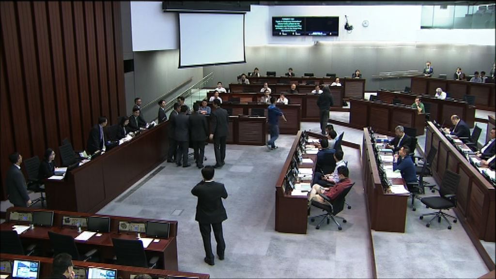 財委會首節會議提早結束　議員提中止待續