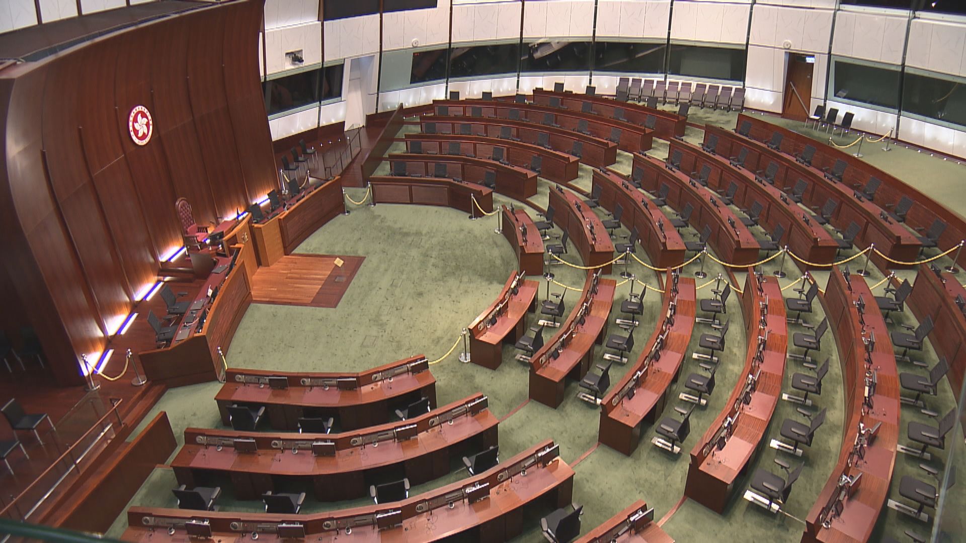 政府決定新一屆立法會議員凍結薪津安排