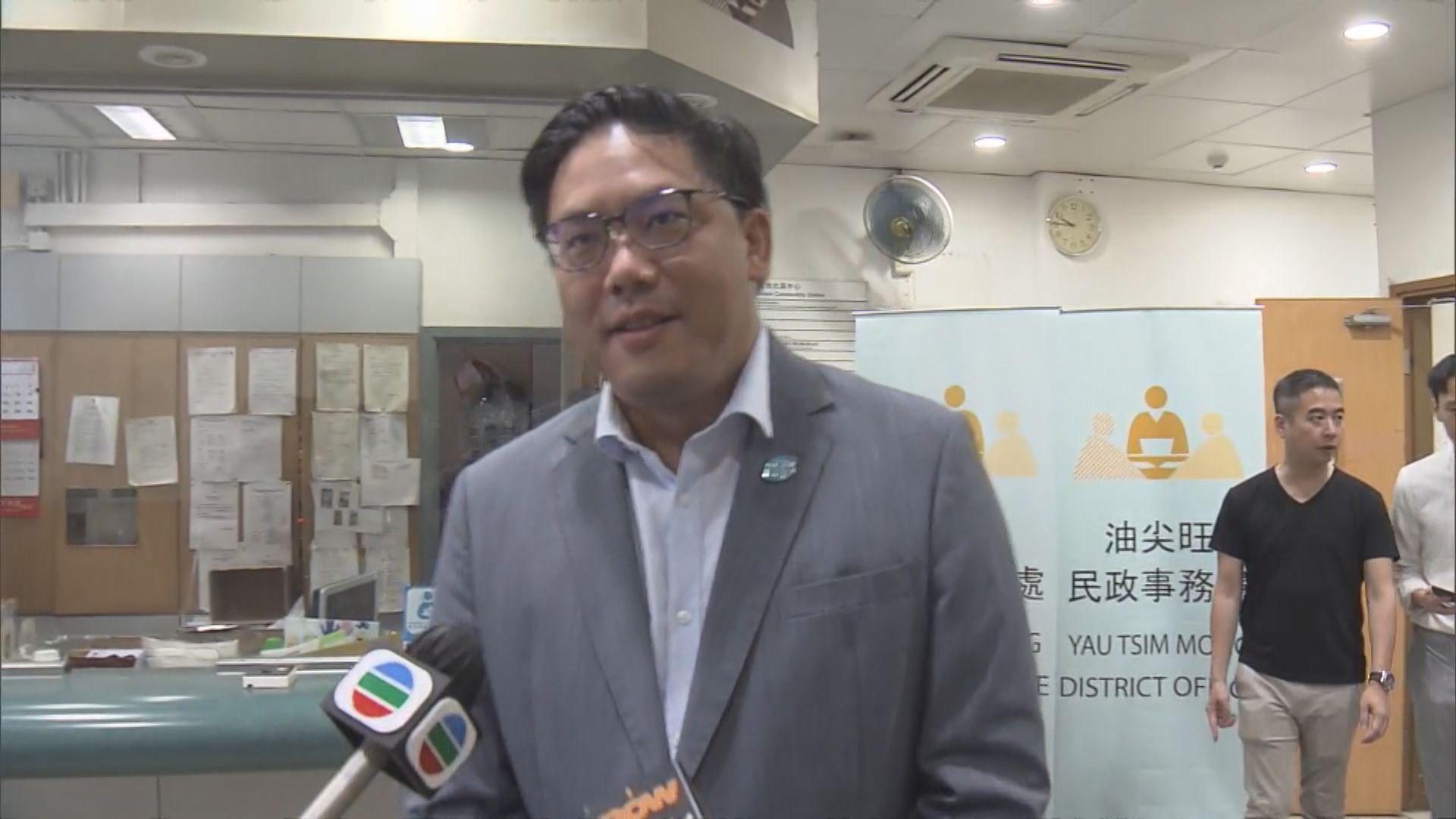 梁宏正視察荃灣及油尖旺臨時庇護中心