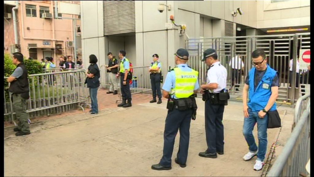 警方嚴密戒備防中聯辦外集會