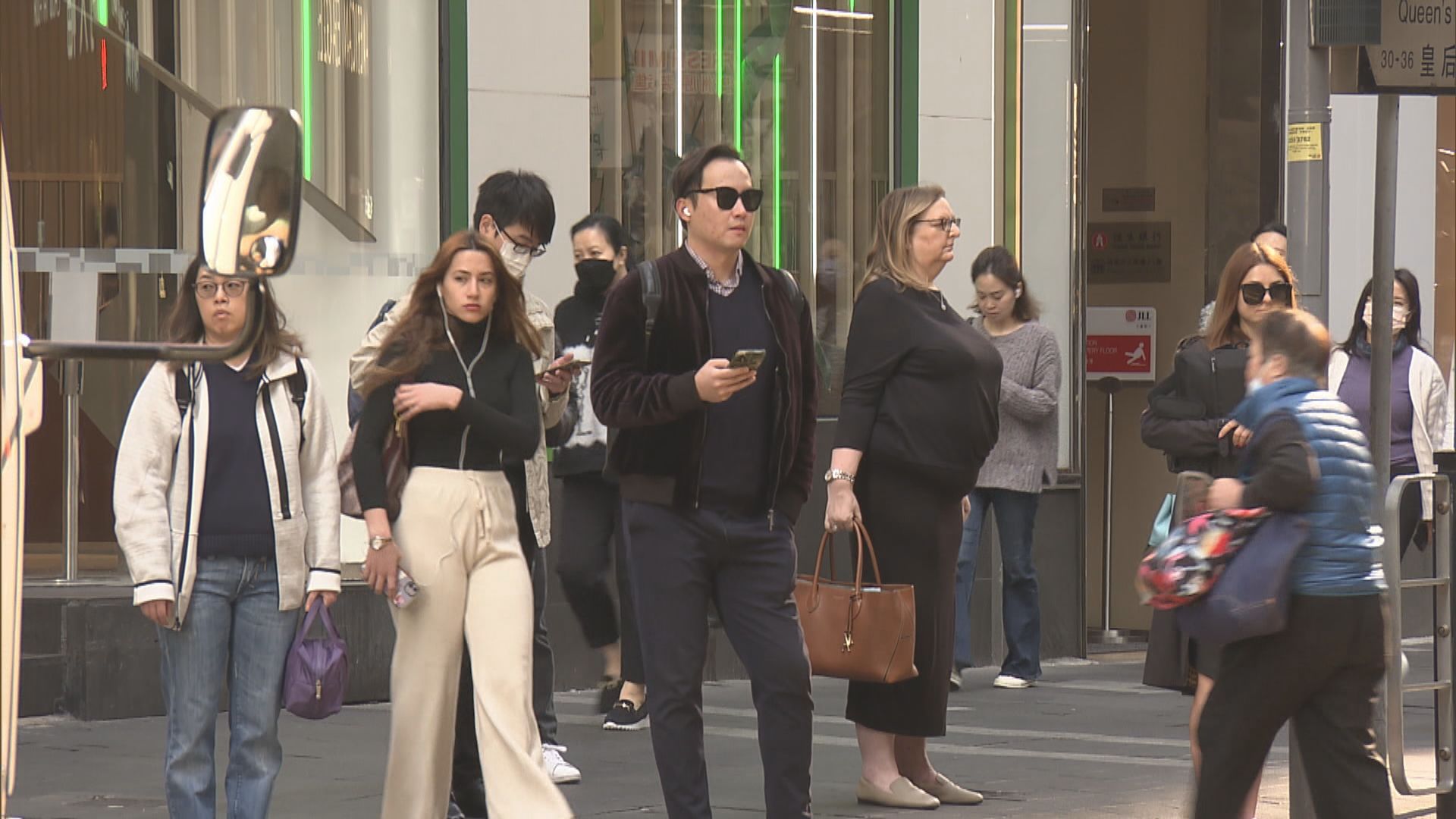 外國旅客歡迎取消口罩令