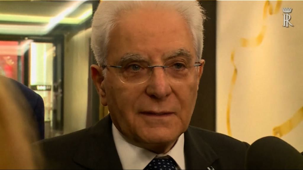 聞人質事件意總統中止外訪回國