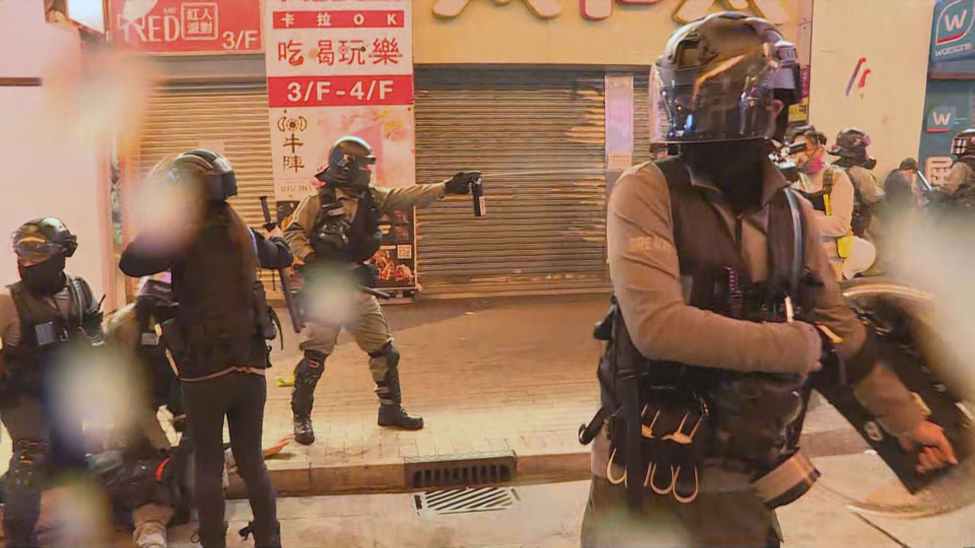 警方入夜後旺角多次驅散人群　凌晨制服及押走多人