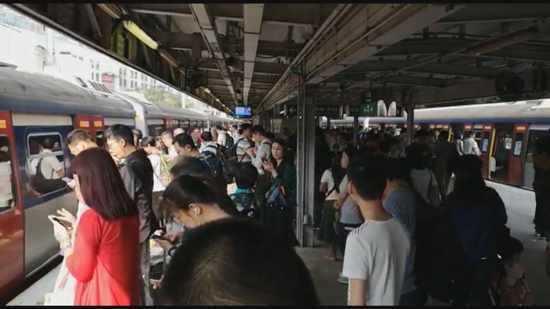 粉嶺站有人墮軌　東鐵綫服務受阻