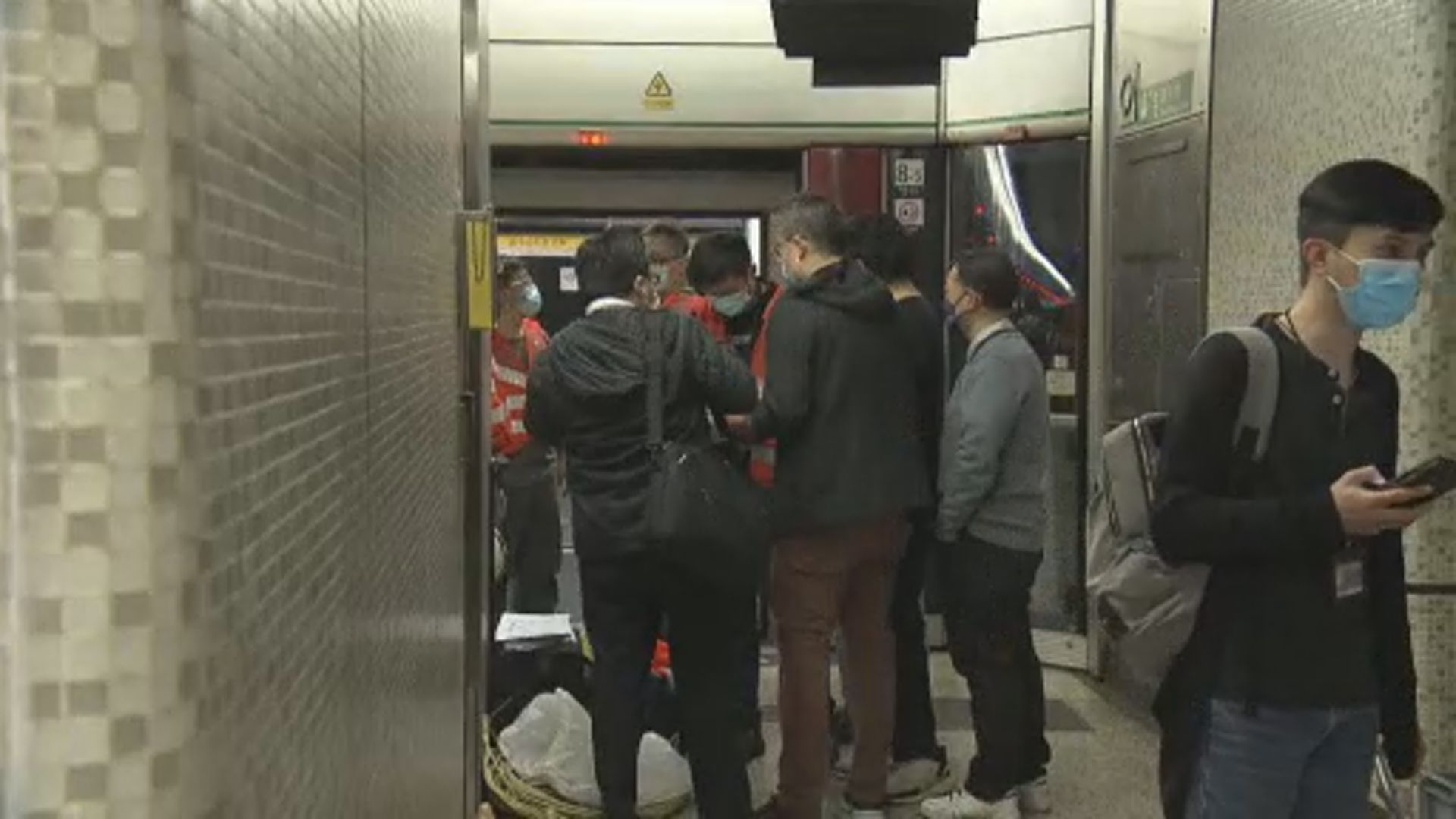 港鐵油麻地站信號早上一度故障　列車服務受阻約一小時