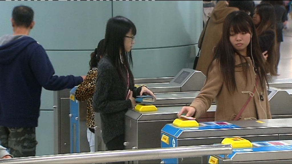 港鐵閘機誤扣車資涉九百元