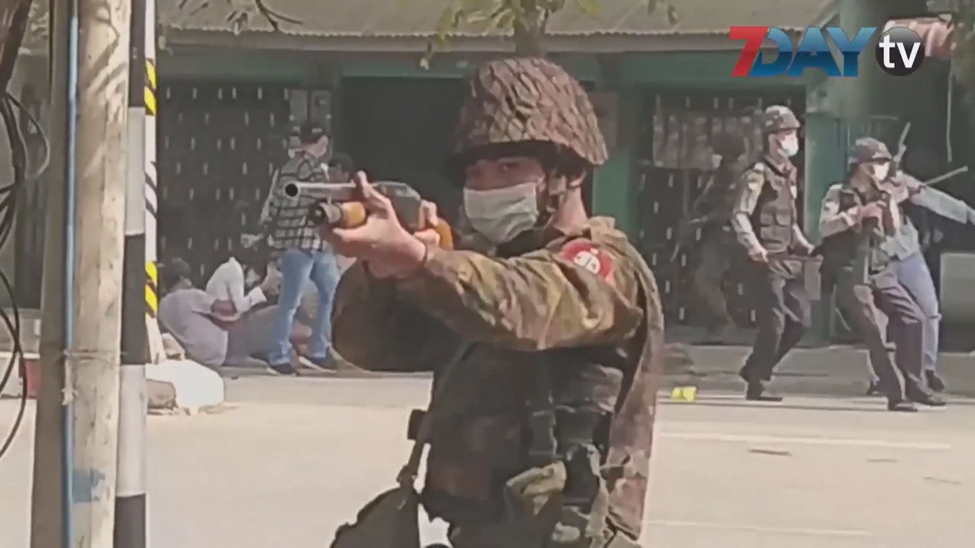 緬甸多處續有反軍事政變示威　警方出動驅趕
