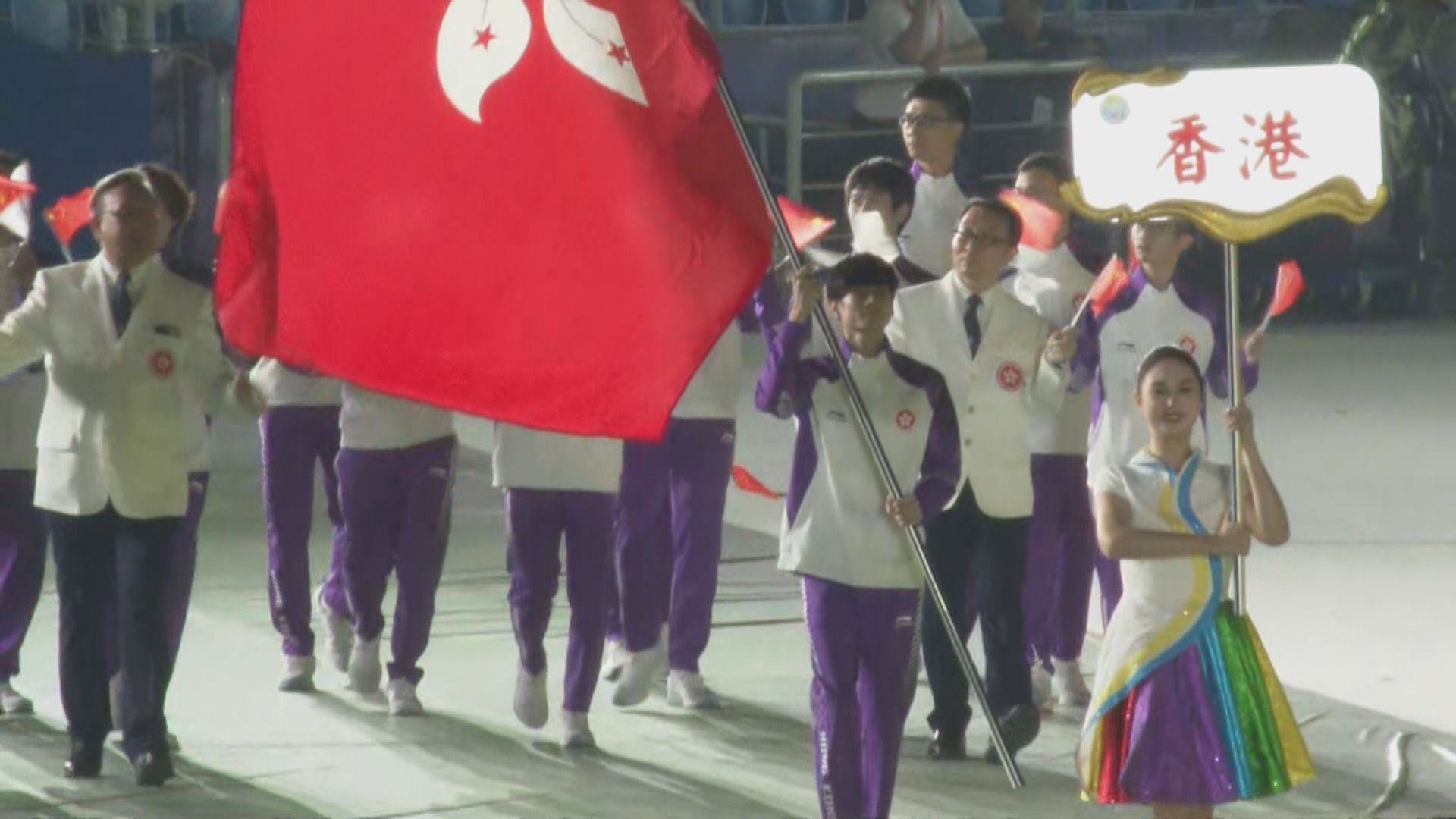 全運會陝西開幕　港隊攀岩代表歐智鋒擔任持旗手 