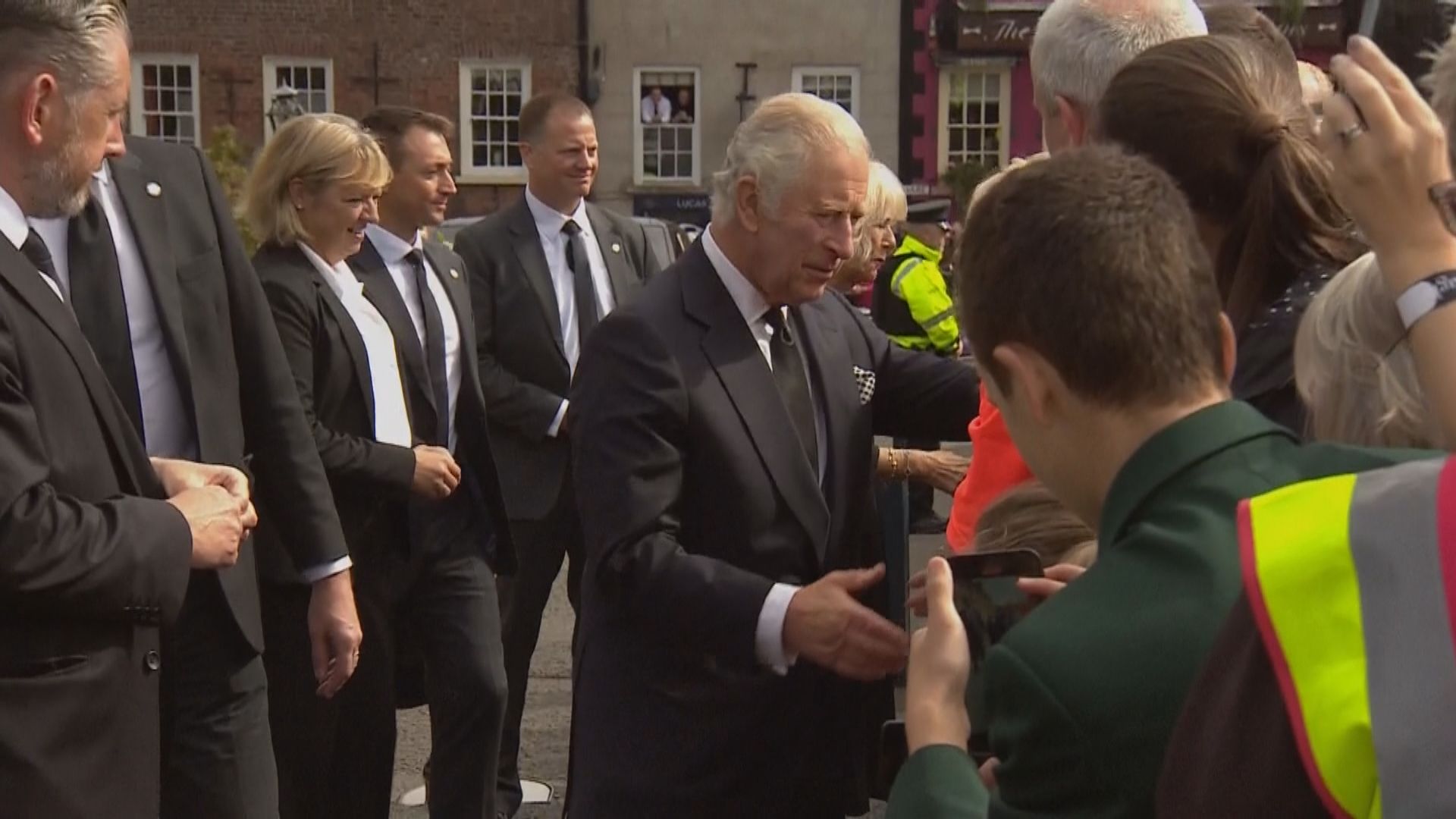 查理斯三世抵北愛爾蘭　將出席已故女王追思儀式