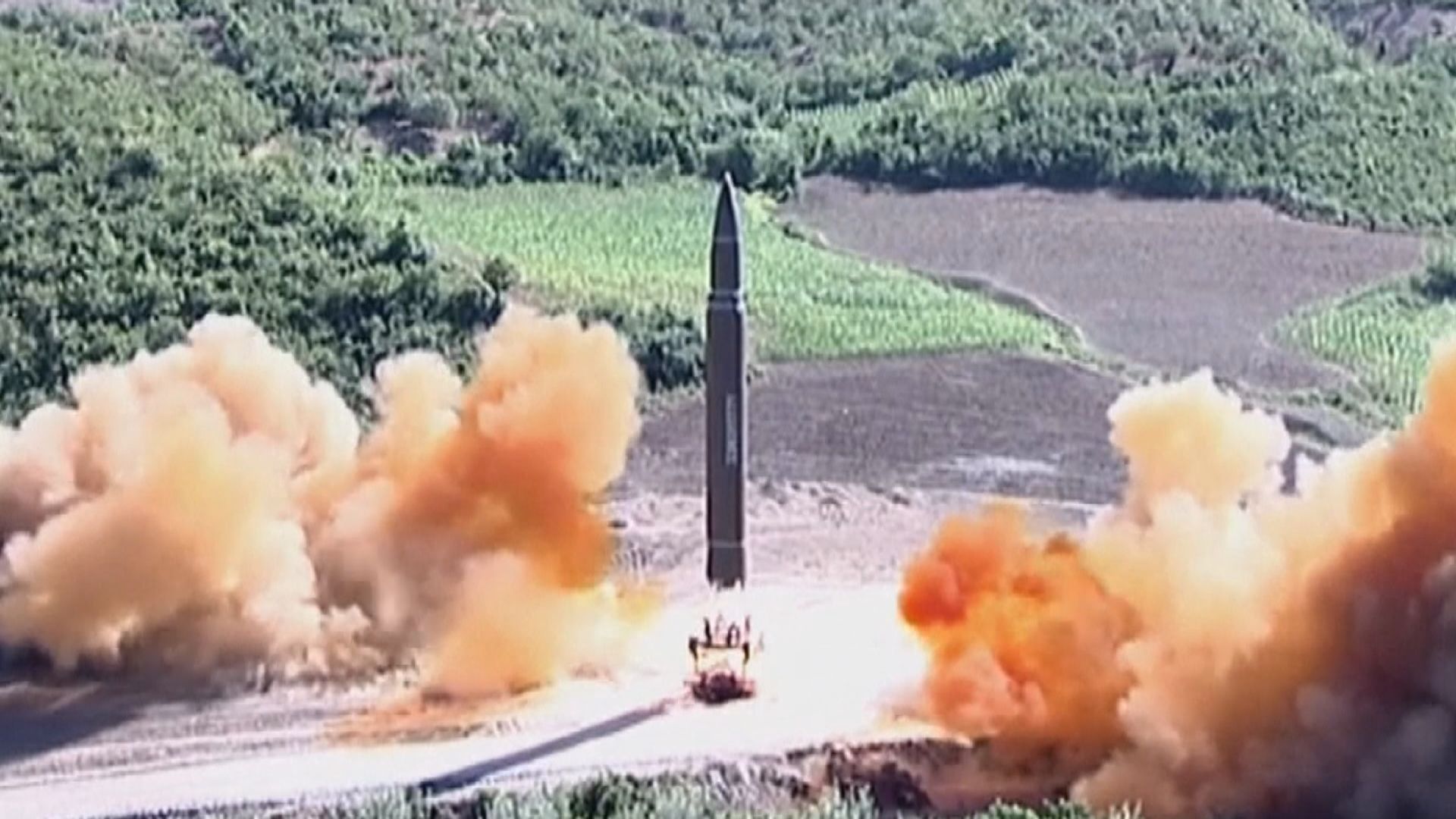北韓早上再發試兩支導彈　射程約八百公里