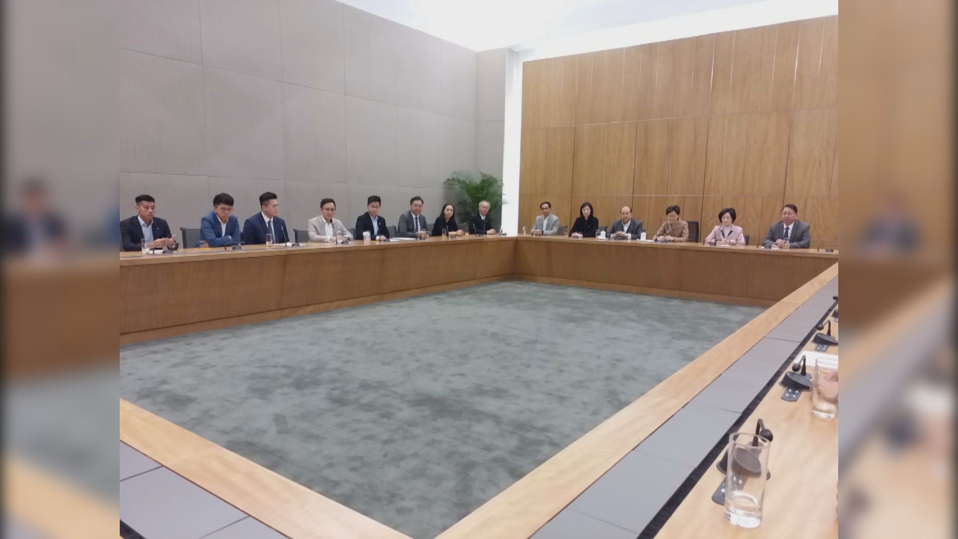 林鄭月娥會見新民黨並致歉