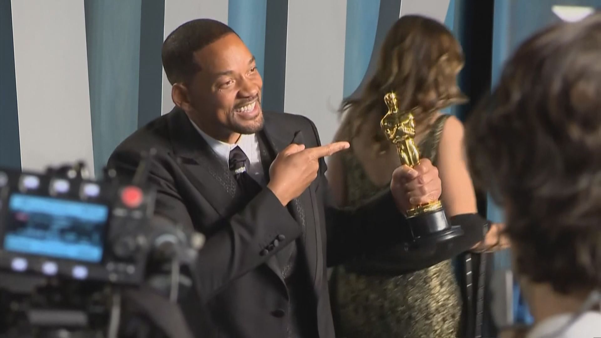 韋史密夫護妻上台怒摑頒獎嘉賓　大會稱不容忍任何暴力