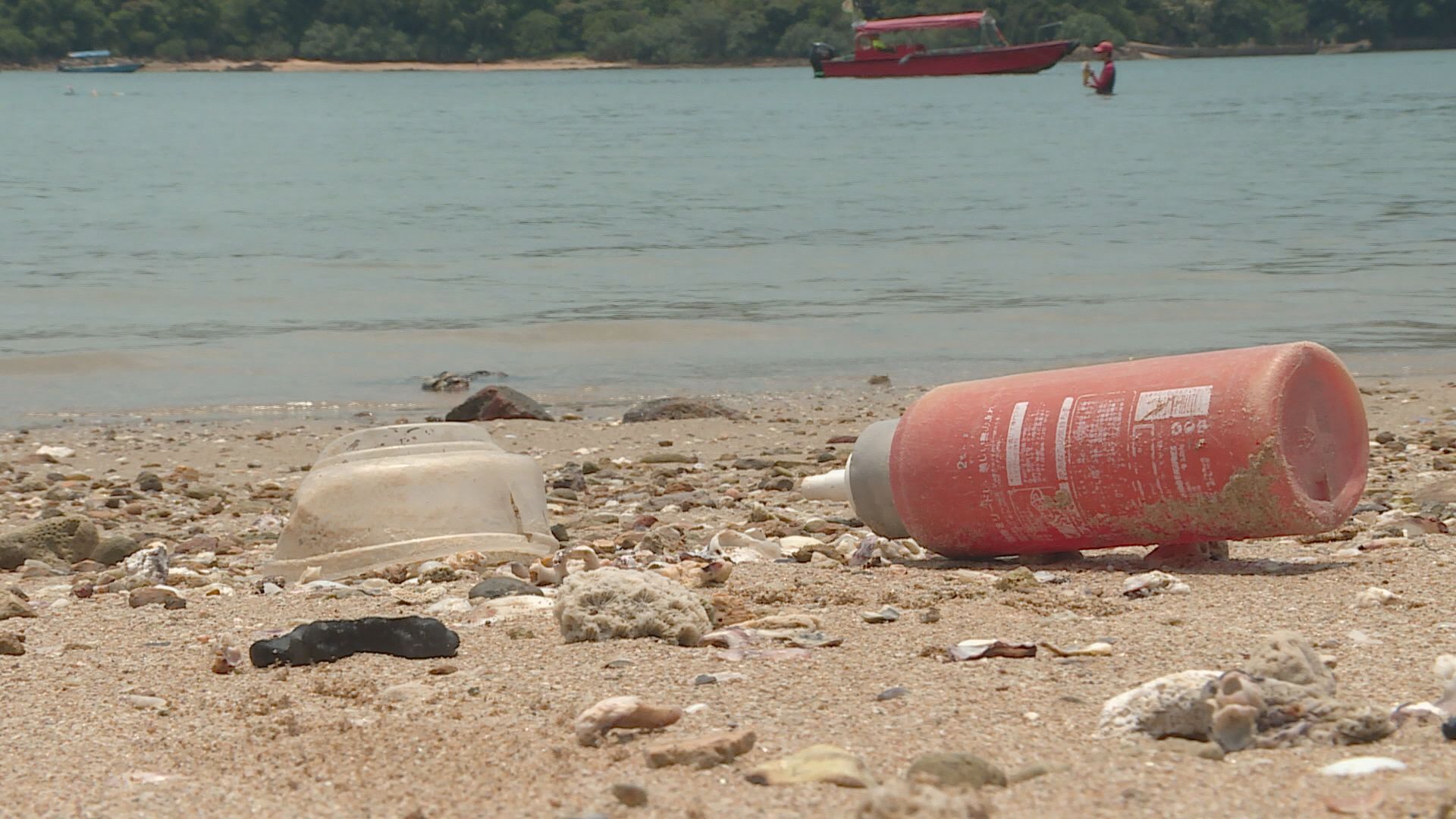 【經緯線本周提要】簡體字包裝垃圾湧大嶼山
