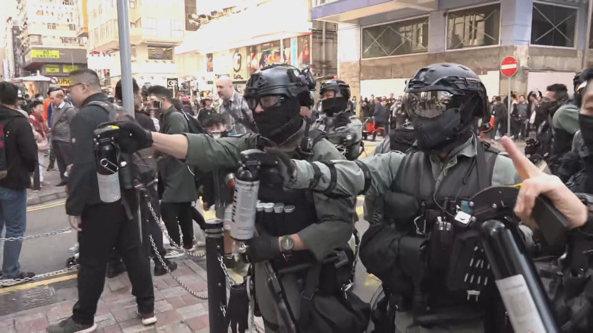 大批防暴警察在灣仔及銅鑼灣一帶部署