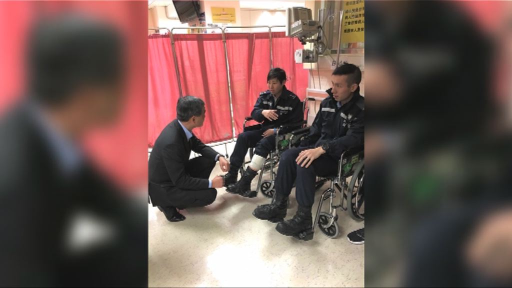 梁振英到醫院探望受傷警員