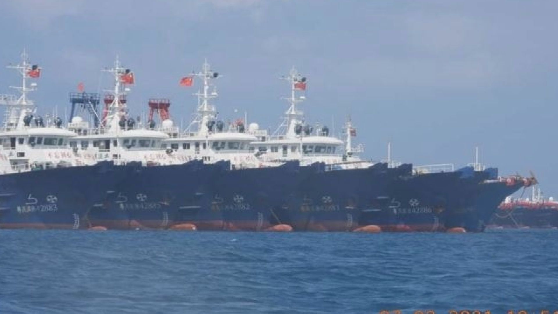 二百多艘中國漁船駛近南海島礁　菲律賓外長稱已向中方提出抗議