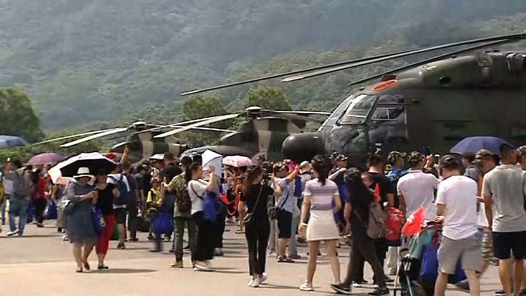 解放軍開放石崗及新圍軍營