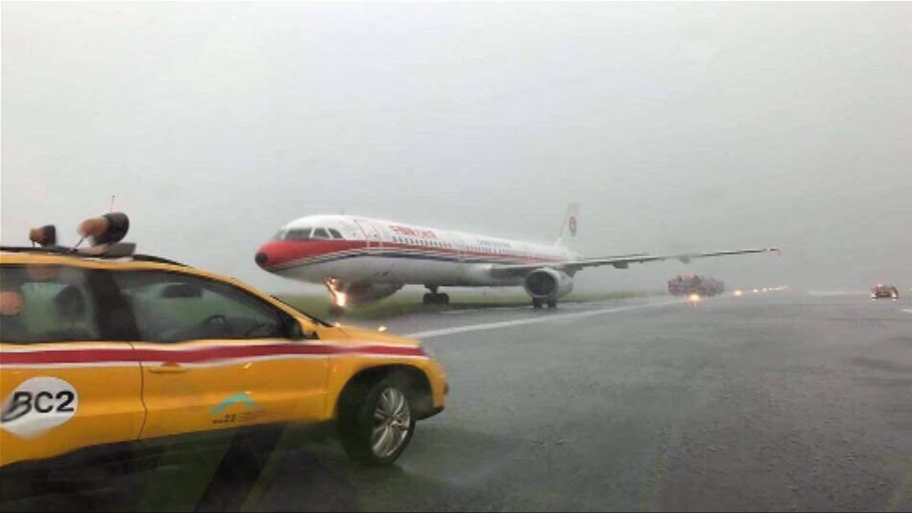 東航南京客機降落後滑出草地　無人傷