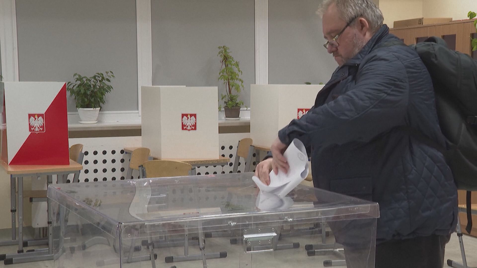 波蘭國會選舉 執政黨議席數目不及在野黨聯盟