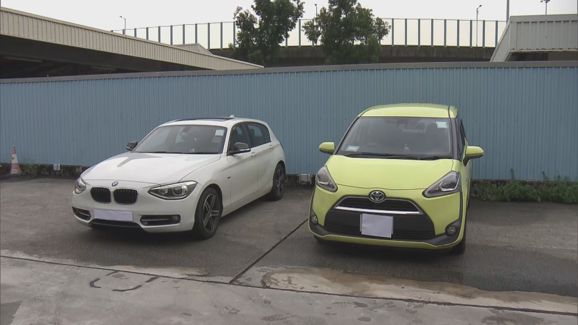 兩人涉非法載客取酬被捕　包括雙程證女子