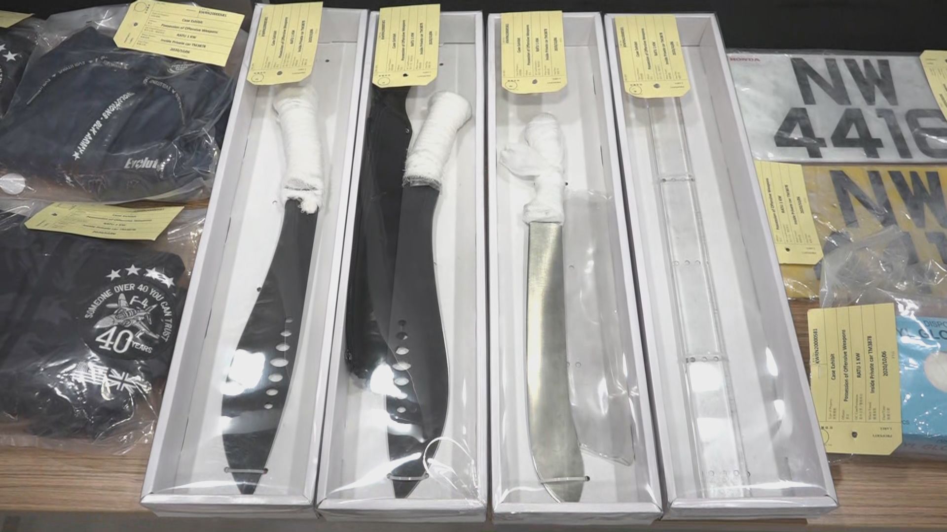 警方油麻地截查私家車　拘四男檢獲武器