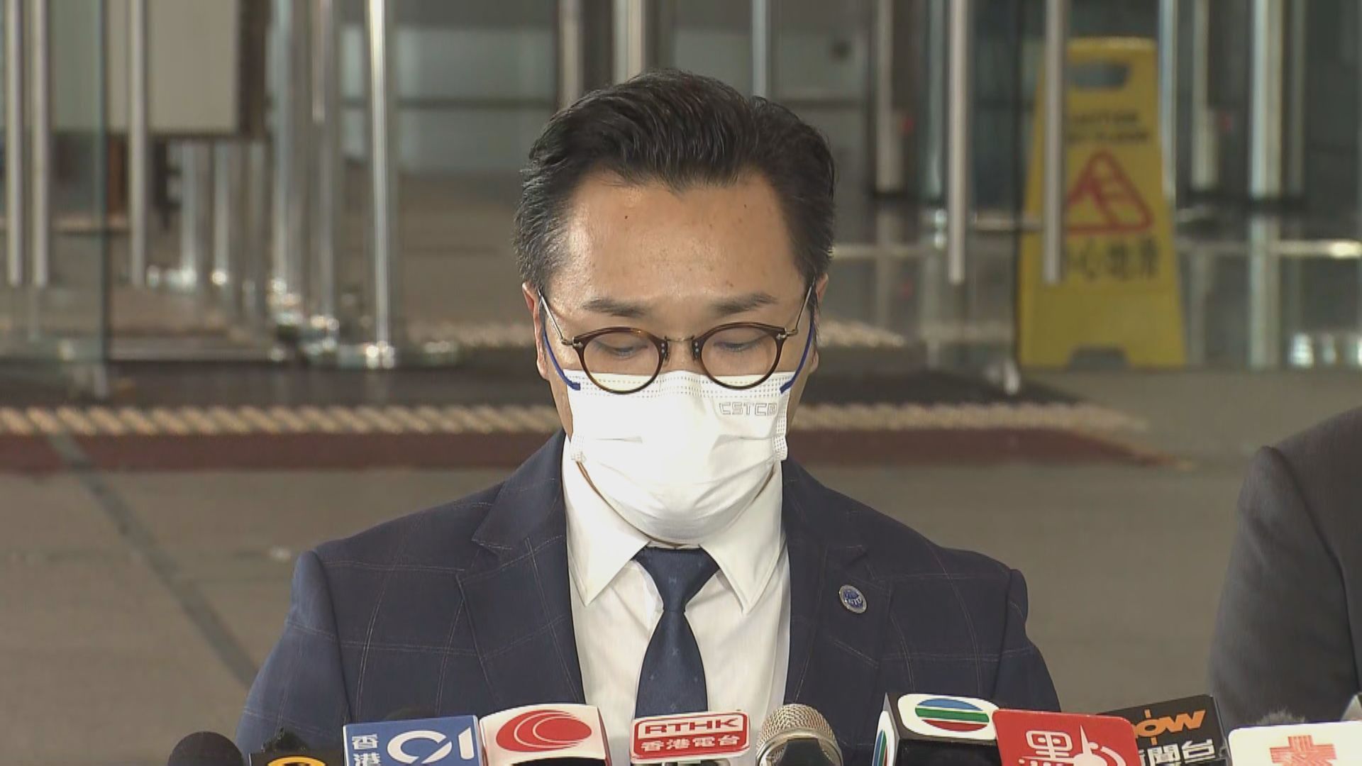 兩人涉網上煽惑他人殺警及向警隊建築物縱火等被捕