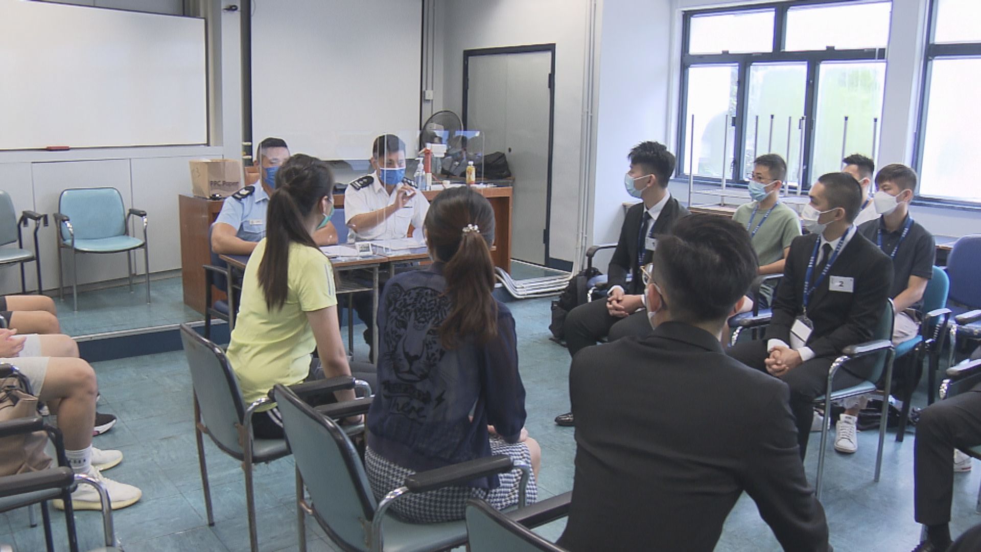 警方周五起放寬入職要求 不設身高體重限制 文憑試中英文不合格者亦可投考