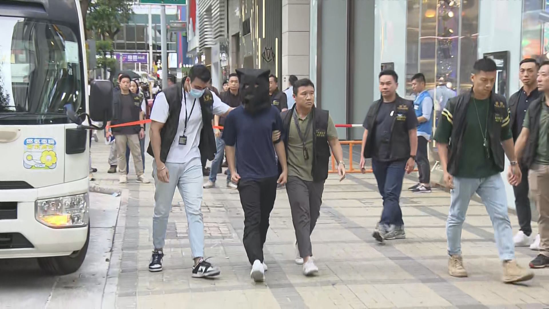 【尖沙咀表行劫案】警拘10歲非華裔男童 涉穿校服持錘犯案