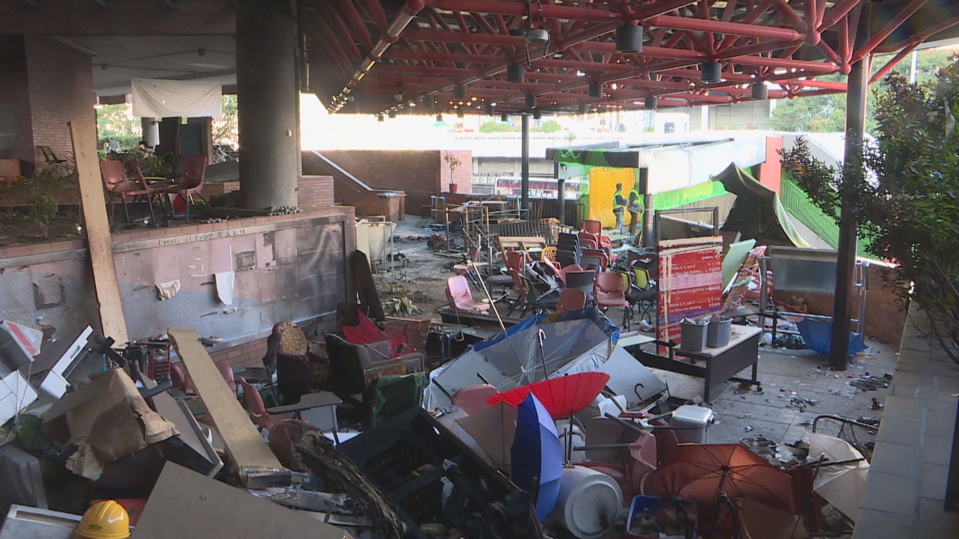 理大學生校董李傲然相信校方仍在評估復修費用