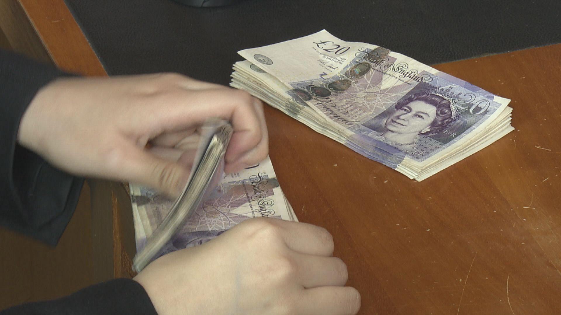 英鎊從20個月低位反彈