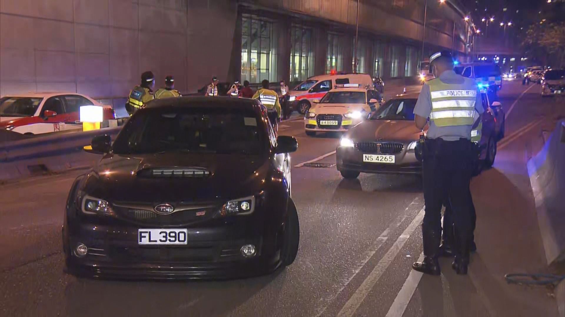 警方長沙灣反非法賽車行動截逾十部私家車
