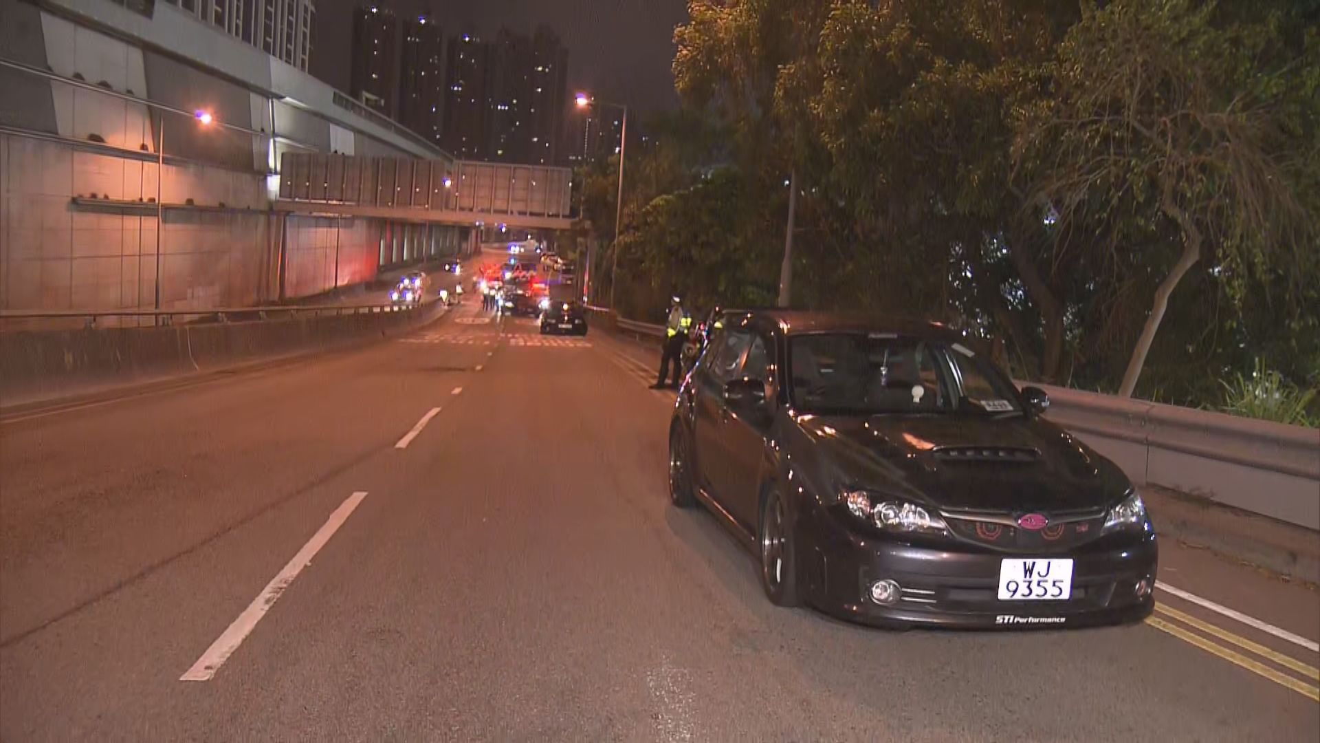 警方長沙灣打擊非法賽車　九輛私家車疑涉非法改裝被扣查