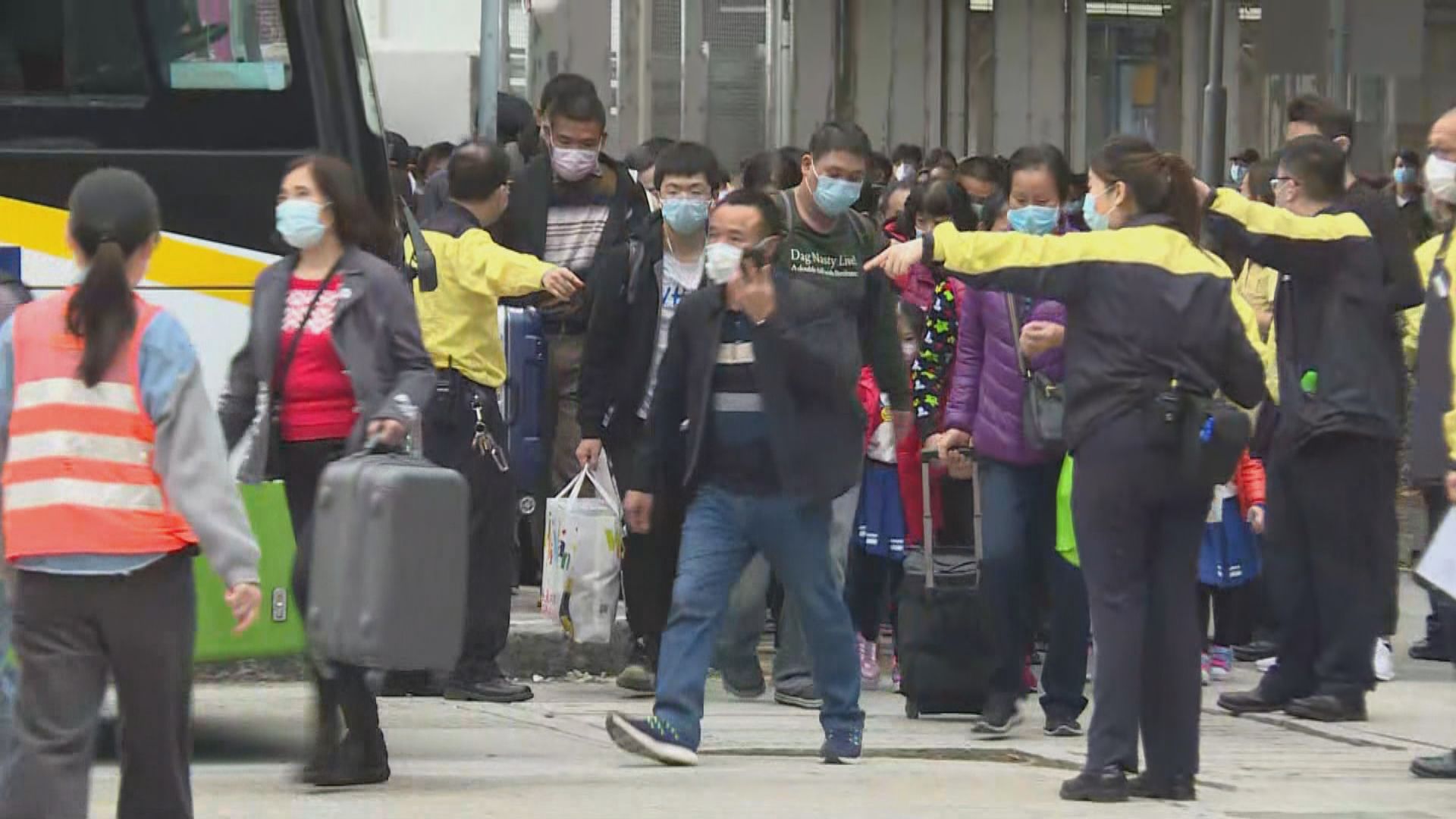 羅湖站月台發現可疑物品　一度在月台着火冒煙