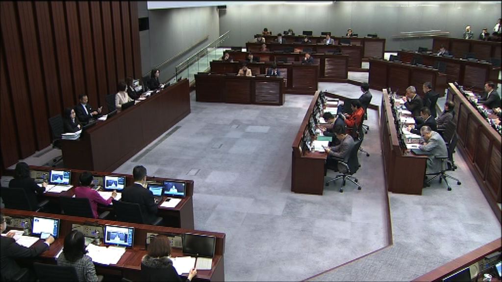泛民促官員到內委會解釋一地兩檢