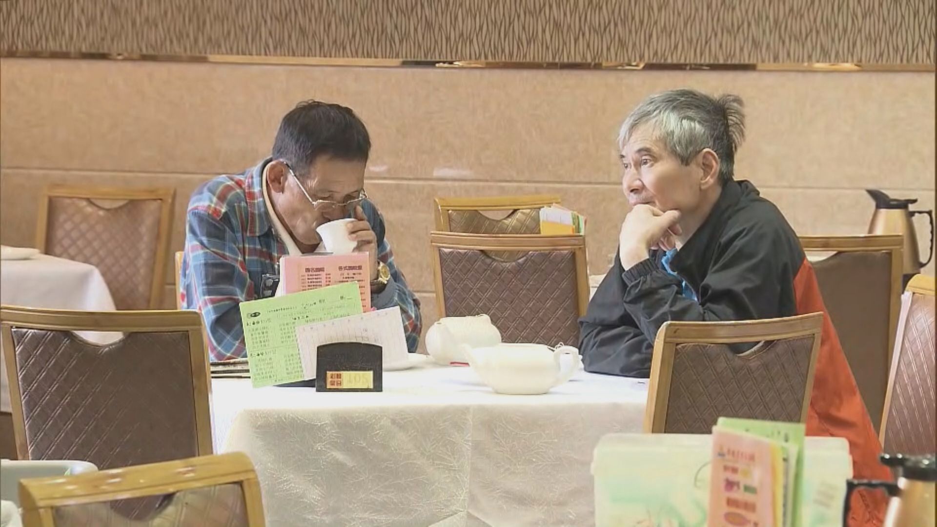社交距離措施每枱上限收緊至四人　食客：影響不大
