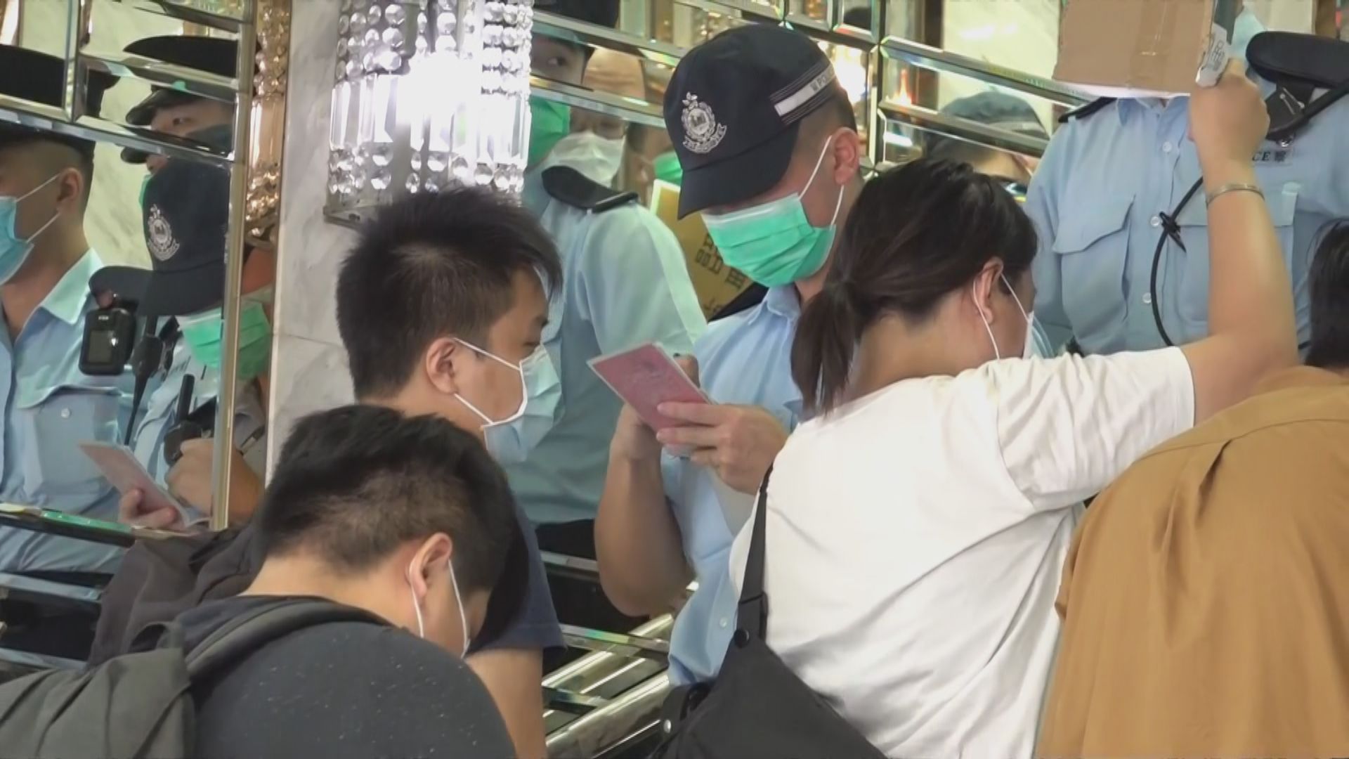 工會到富臨抗議　兩名女子被捕、十人違限聚令收傳票