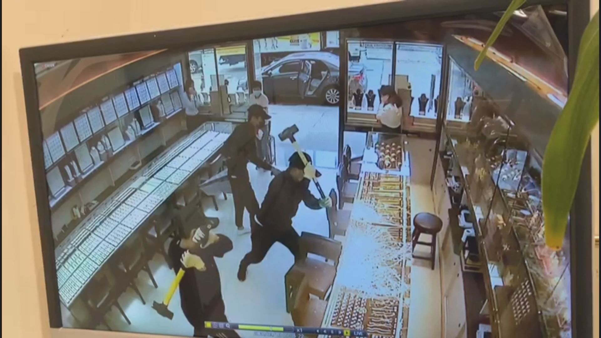 新蒲崗金行遭至少四名賊人搶劫　無人受傷