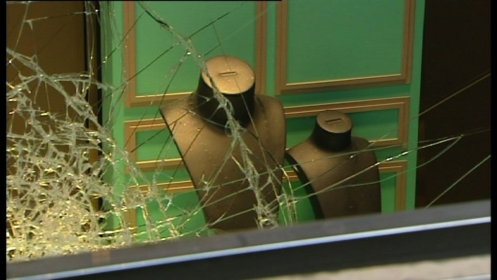 尖沙咀金行被劫　警緝三名非華裔男