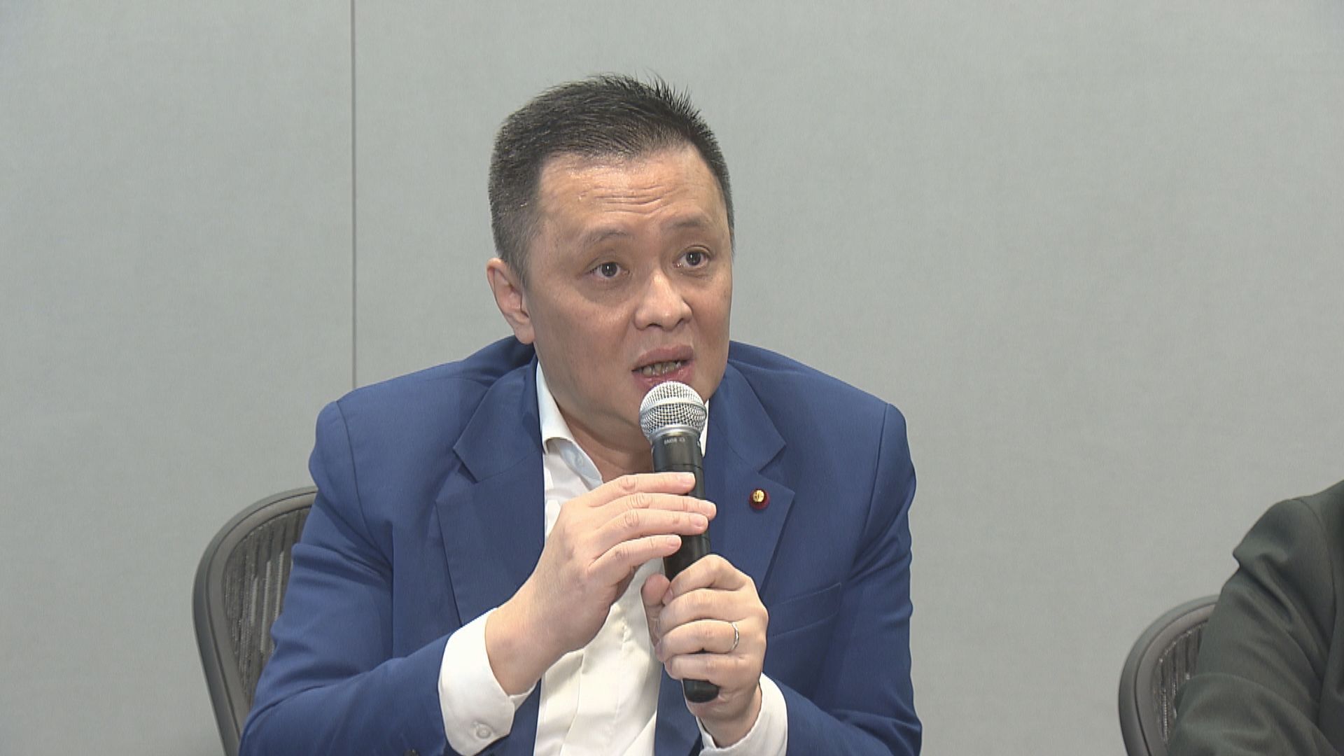 鄧飛：公布拒參與疫苗接種學校名單效果不大